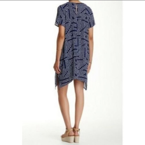 ASTR Navy Blue and White Geometric Print Hi-Low Shift Dress - Picture 2 of 8